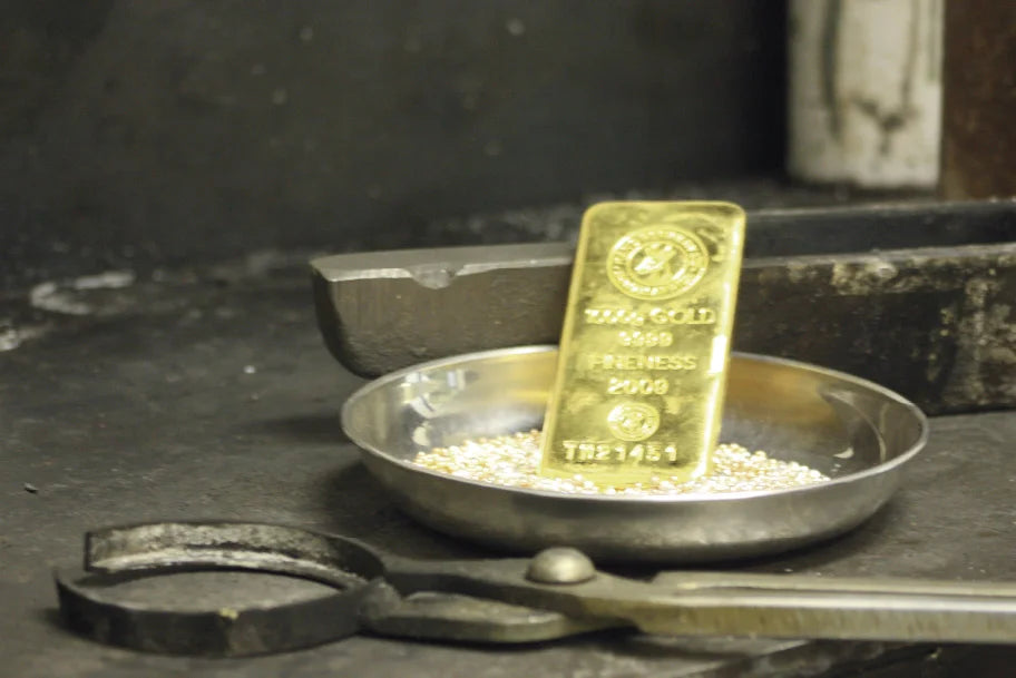 Gold bar on a pan with a dark background